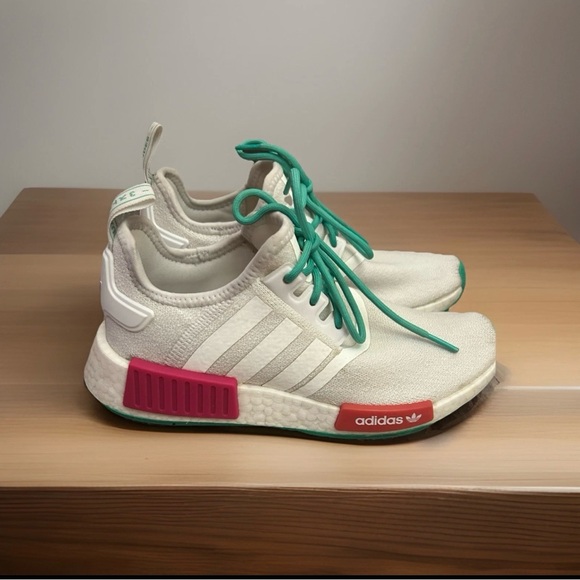Women’s Adidas NMD R1 Size 7 white/green/real magenta - Picture 2 of 5